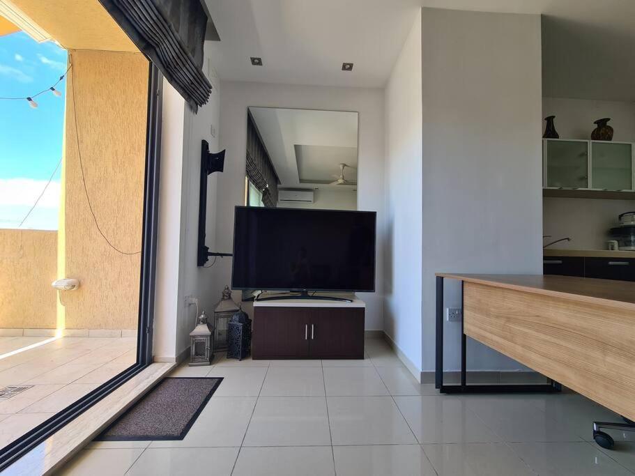 2 Bedroom Seafront Duplex Penthouse In The Heart Of Spinola Bay San Giuliano Esterno foto