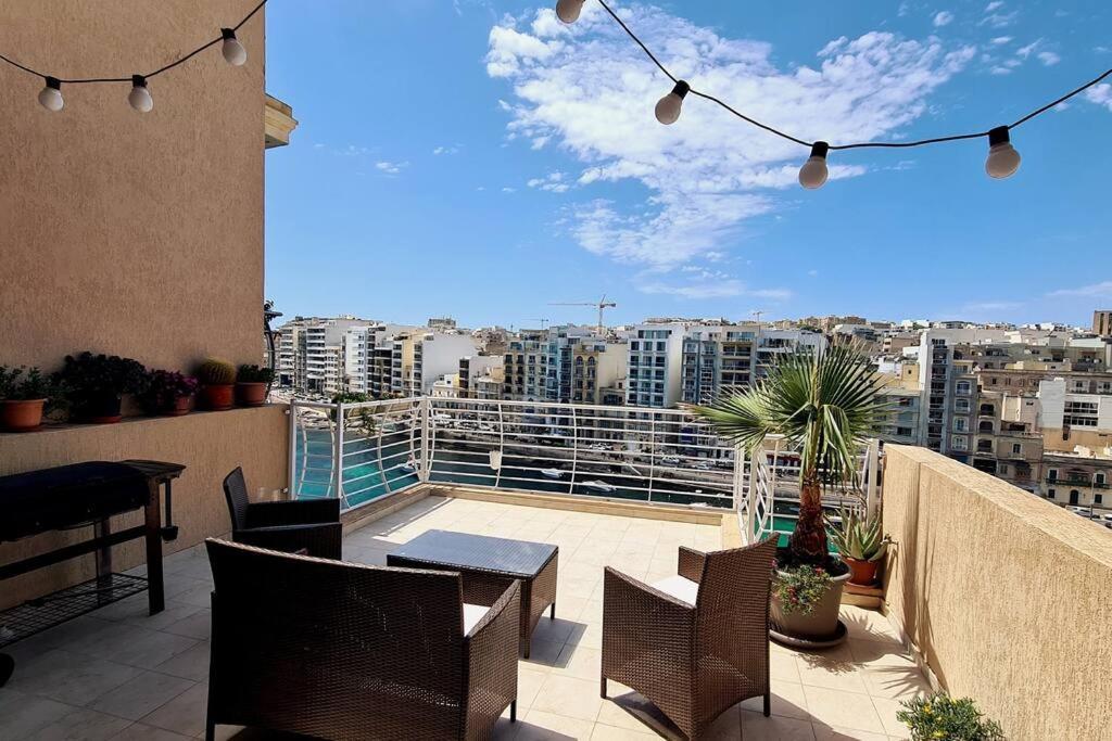 2 Bedroom Seafront Duplex Penthouse In The Heart Of Spinola Bay San Giuliano Esterno foto