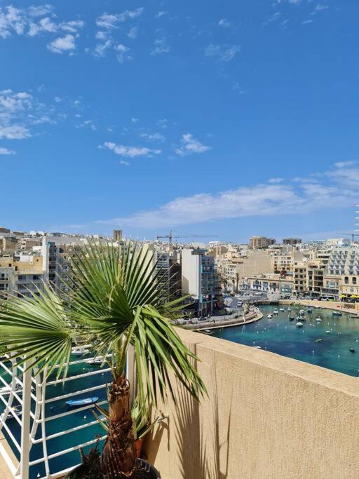 2 Bedroom Seafront Duplex Penthouse In The Heart Of Spinola Bay San Giuliano Esterno foto