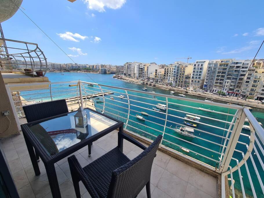 2 Bedroom Seafront Duplex Penthouse In The Heart Of Spinola Bay San Giuliano Esterno foto
