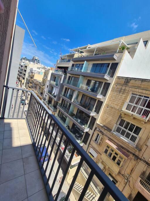 2 Bedroom Seafront Duplex Penthouse In The Heart Of Spinola Bay San Giuliano Esterno foto