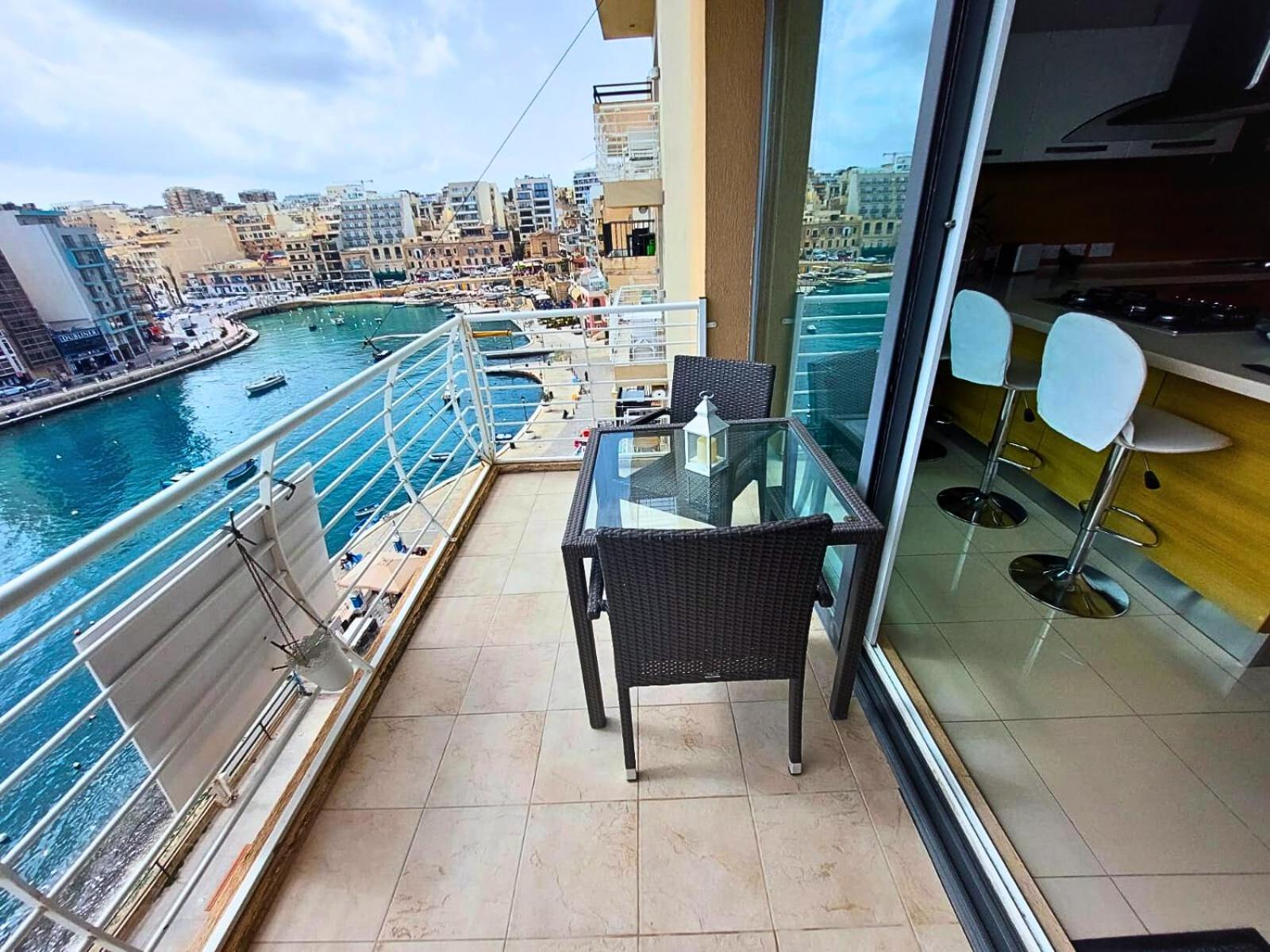 2 Bedroom Seafront Duplex Penthouse In The Heart Of Spinola Bay San Giuliano Esterno foto