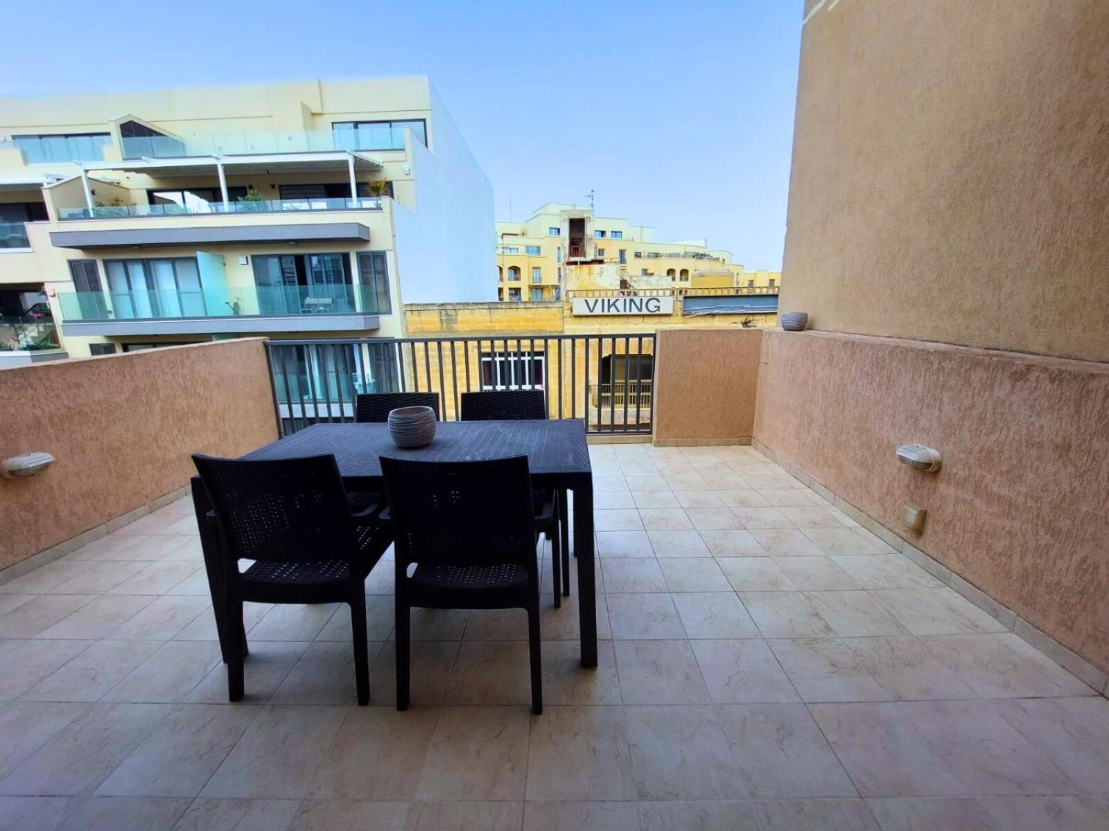 2 Bedroom Seafront Duplex Penthouse In The Heart Of Spinola Bay San Giuliano Esterno foto