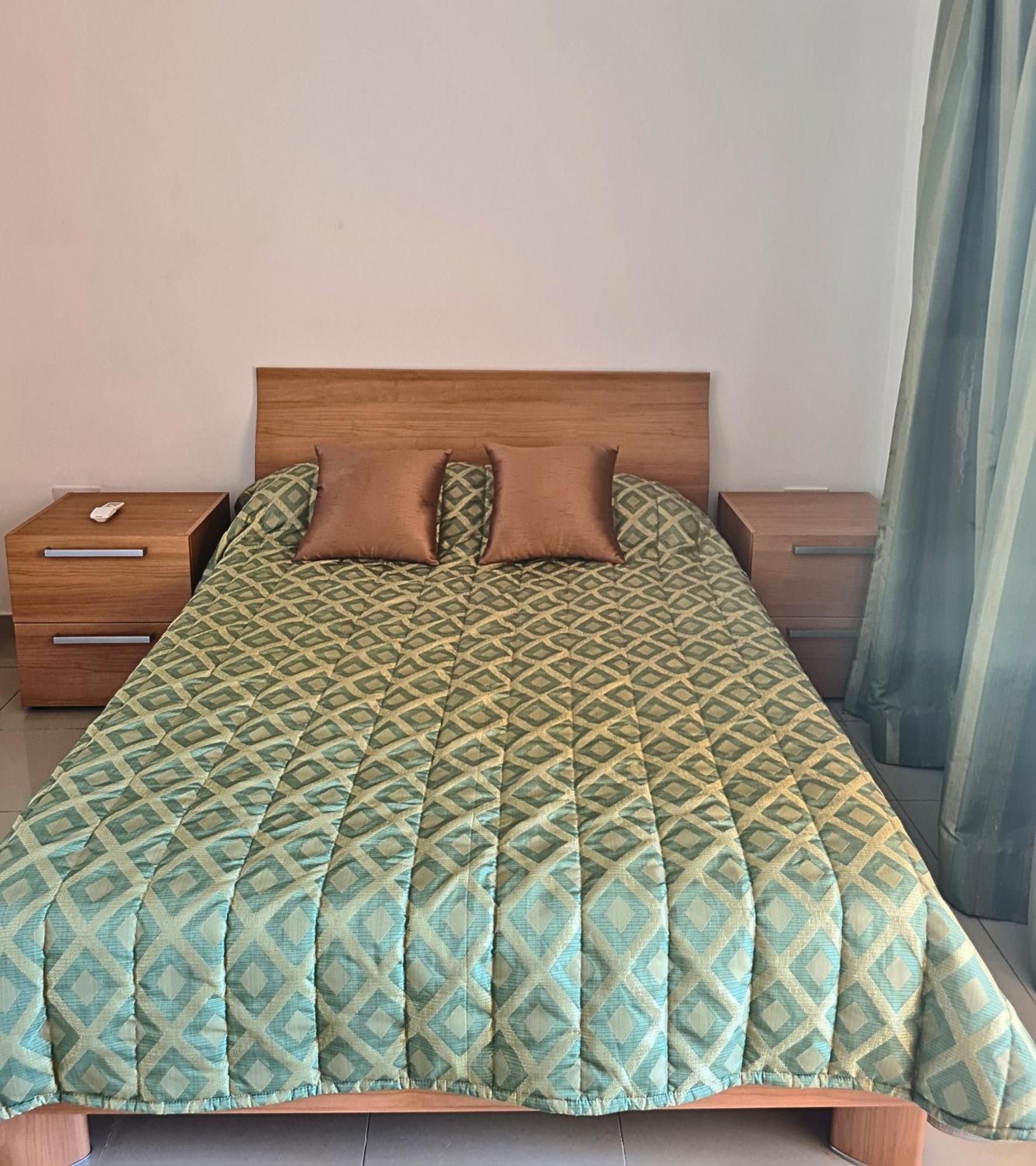 2 Bedroom Seafront Duplex Penthouse In The Heart Of Spinola Bay San Giuliano Esterno foto